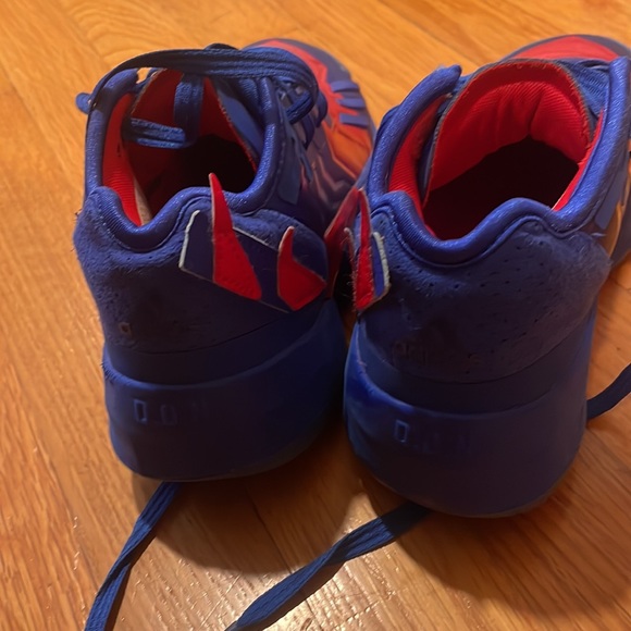 Adidas D.O.N big boys size 4 red and blue sneakers - Picture 4 of 4